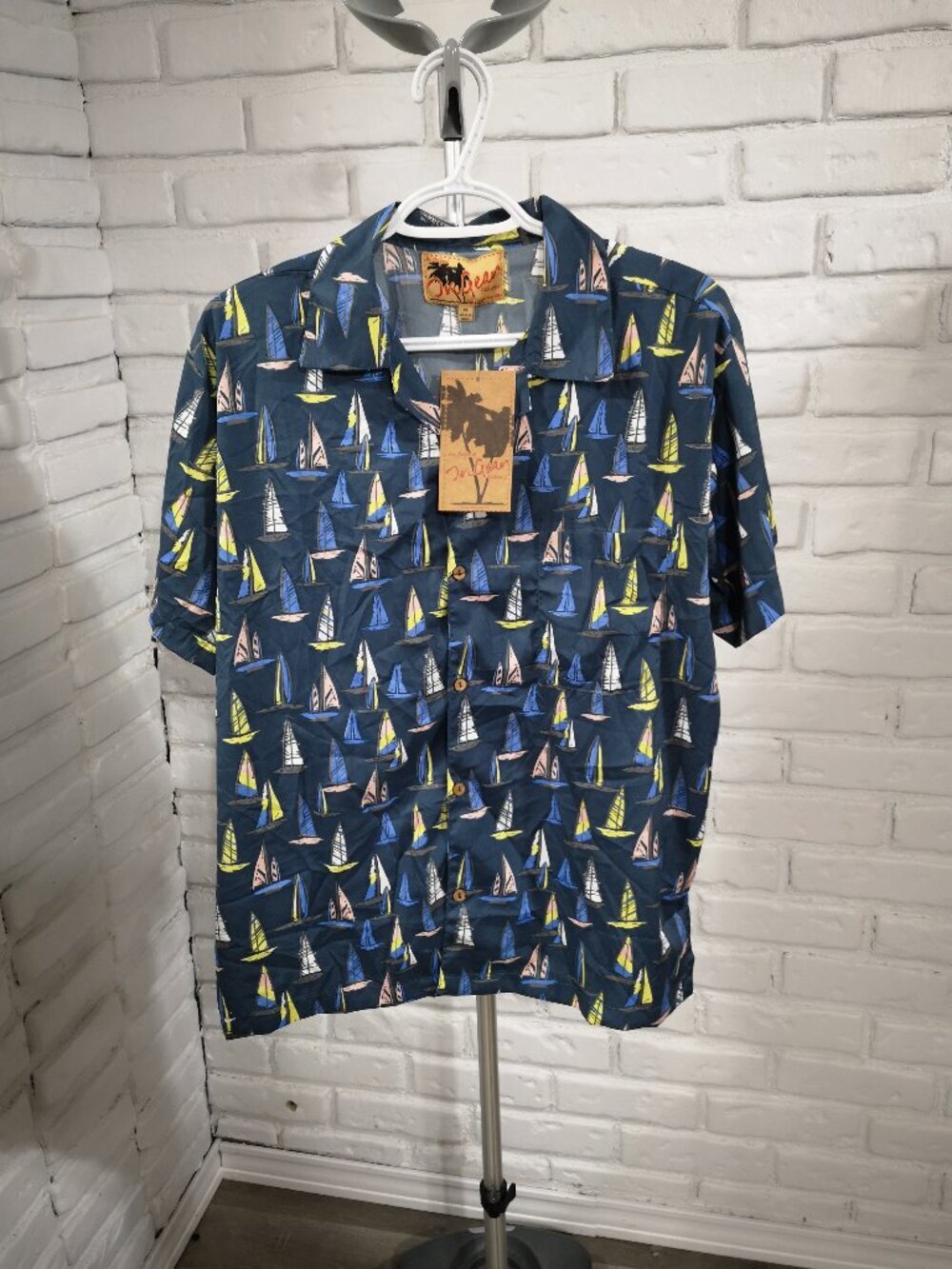 NWT In Gear Fashion Men's Size Medium Blue w/ Sailboat Pattern Lightweight Shirt